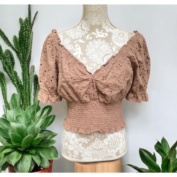 Jennifer & Grace Women’s Brown Eyelet Smocked Milkmaid Blouse Puff Sleeve NWT - Picture 1 of 11